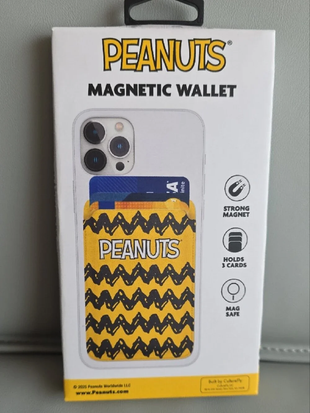 Peanuts Yellow Magnetic Wallet Card Holder with Black Zigzag